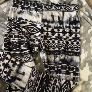 No Boundries Patterned Fleece/cotton leggings sz L